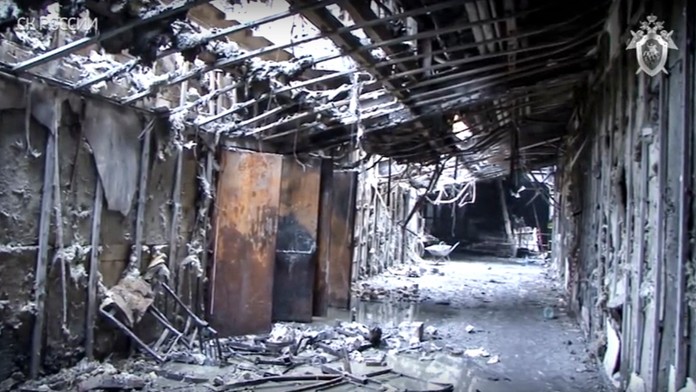 Pri požiari v zábavno-obchodnom centre prišlo o život 64 ľudí. 