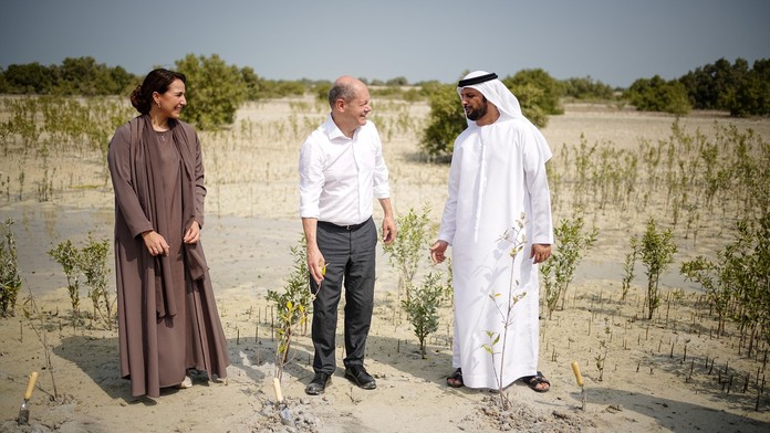 Olaf Scholz v Spojených arabských emirátoch.