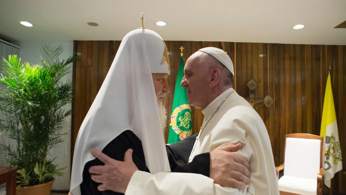 Pápež František (vpravo) a patriarcha moskovský a celej Rusi Kirill.