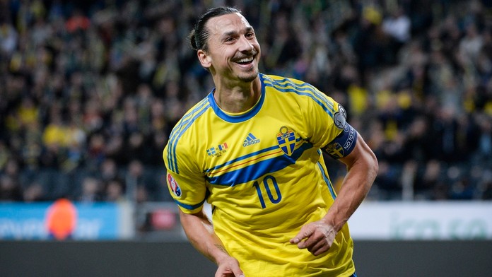 Zlatan Ibrahimovič oslavuje otvárací gól v zápase G-skupiny kvalifikácie EURO 2016 Švédsko - Moldavsko.