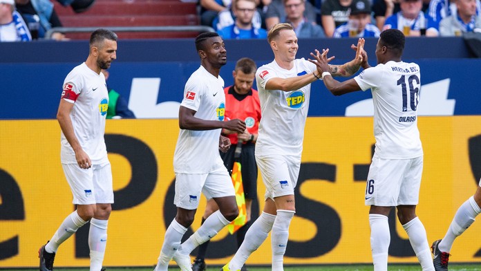 Ondrej Duda sa so spoluhráčmi raduje po svojom góle.