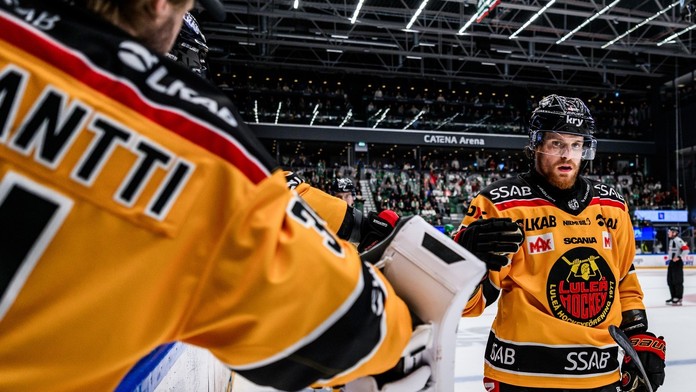 Hokejky nedorazili, veľkoklub riešil bizarnú situáciu. Nové vybavenie stálo tisíce, ale prinieslo triumf