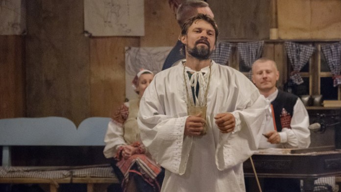 Folklórny večer pre farmárov