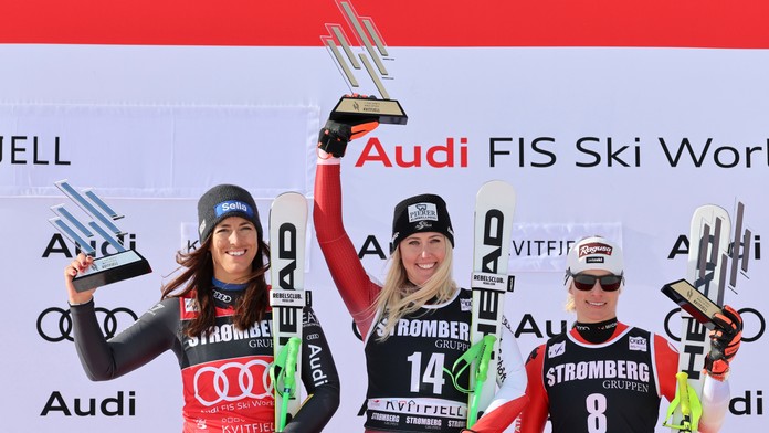 V super-G mimoriadne tesný triumf Hütterovej, Vlhová klesla v celkovom poradí SP