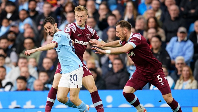 Na snímke hráč Manchestru City Bernardo Silva.