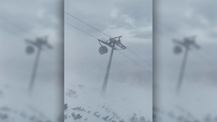 Rozkývaná kabínková lanovka na Skalnatom Plese