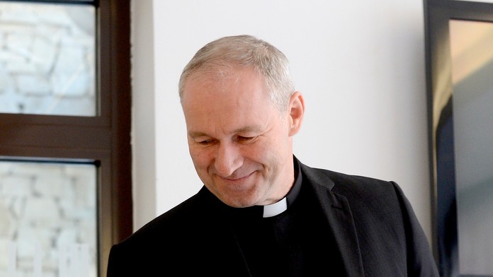 Na snímke odvolaný trnavský arcibiskup Róbert Bezák počas tlačovej konferencie OZ Kampanila.