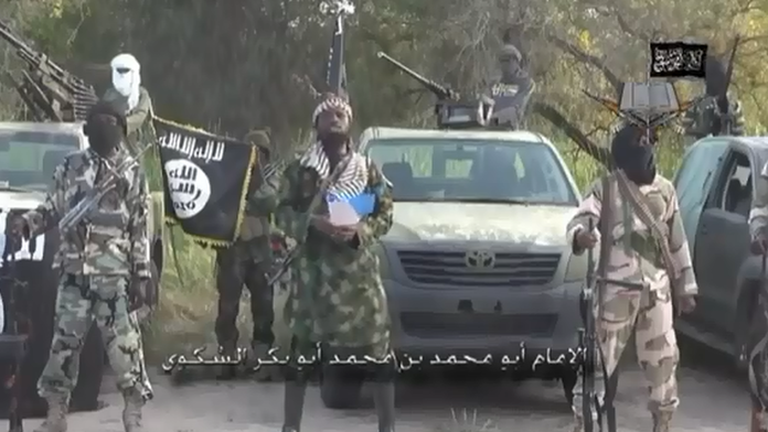 V strede je údajný šéf hnutia Boko Haram Abubakar Shekau.