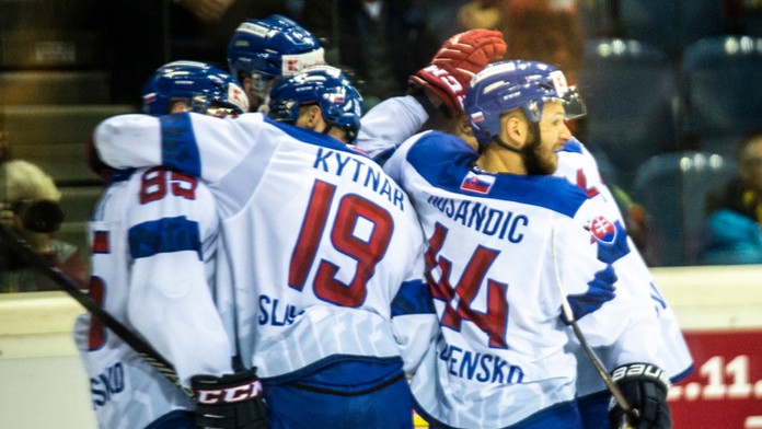 Slováci oslavujú víťazstvo proti domácemu výberu na Nemeckom pohári.