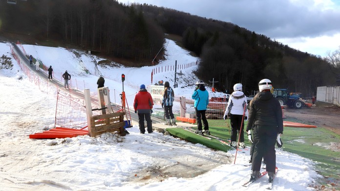 Väčšinu Slovenska čakajú biele Vianoce. Meteorologička prezradila, koľko centimetrov snehu napadne (rozhovor)