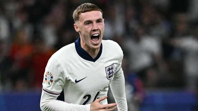 Na Eure ani raz nenastúpil v základnej zostave. Tri mesiace po ňom sa stal anglickým futbalistom roka