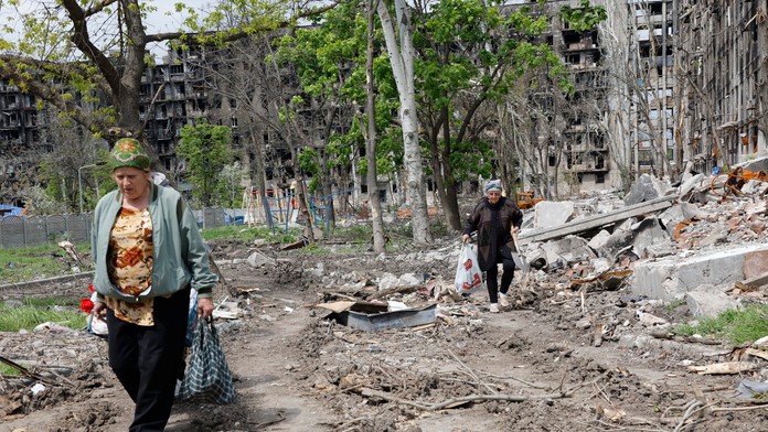 Mnohí Mariupolčania zostávajú „doma“, aj keď už žiadny nemajú. Sú odkázaní sami na seba
