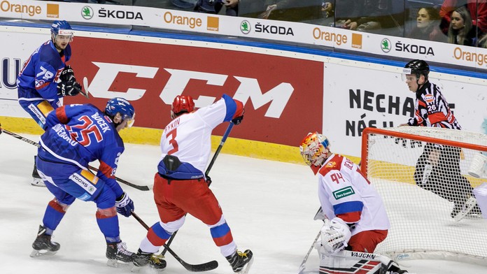 Gareth Bale oslavuje svoj gól do siete Atlética Madrid.