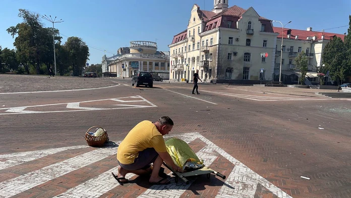 Pri útoku na Černihiv na severe Ukrajiny zahynulo päť ľudí, zranených je 37 osôb.