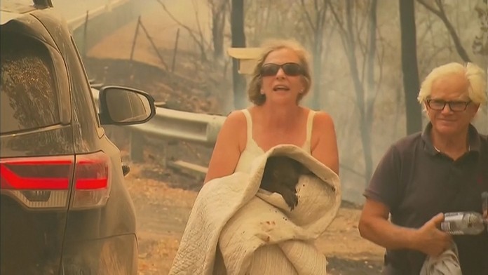 Zľava Osman Bukari a Lukáš Skovajsa z Trenčína oslavujú gól proti Trnave.