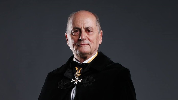 Ján Čarnogurský v rytierskom plášti