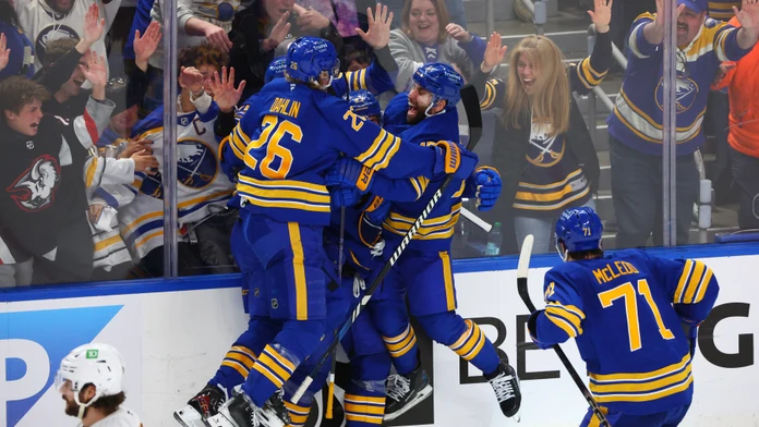 VIDEO: Buffalo otočilo duel za päť minút a zažilo víťazný návrat do play-off. Utah si na triumf musí počkať