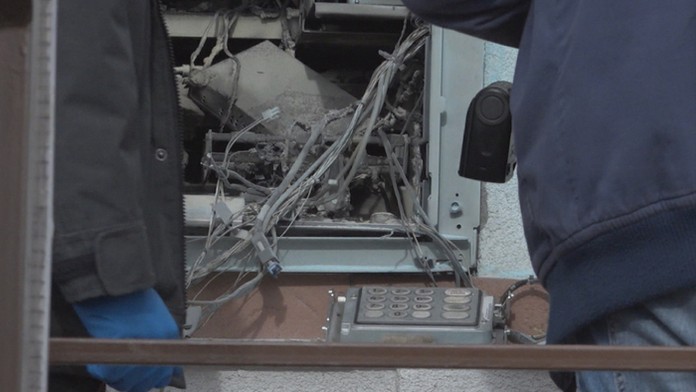 Vybuchnutý bankomat v obci Okoč.