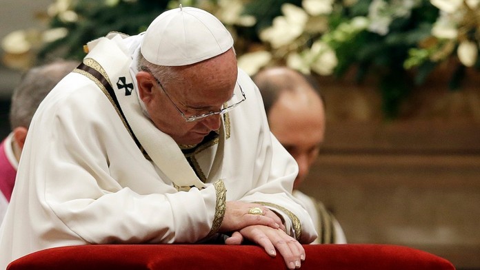 Pápež na polnočnej omši vo Vatikáne