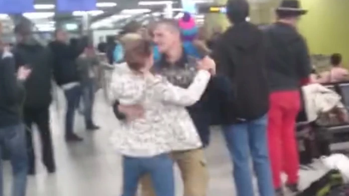 Radosť po núdzovom pristátí v Amsterdame