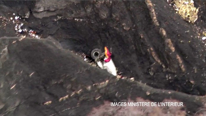 Francúzske ministerstvo vnútra zverejnilo nové fotografie z miesta tragédie.