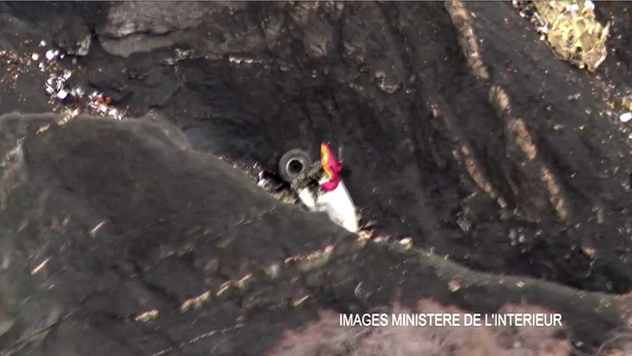 Francúzske ministerstvo vnútra zverejnilo nové fotografie z miesta tragédie.