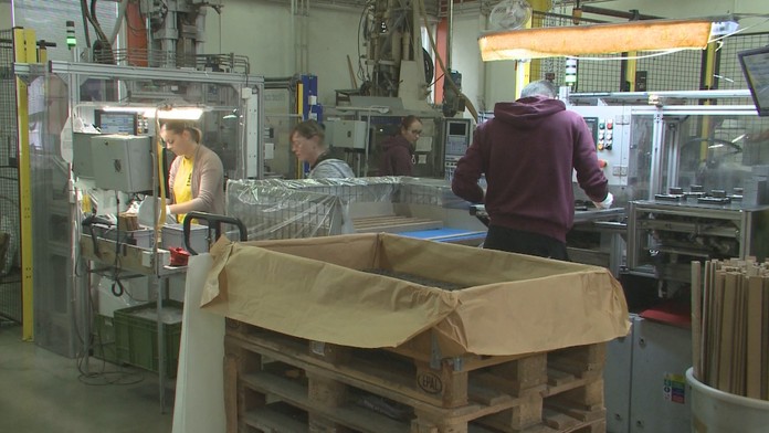 Fabriky ničia vysoké účty za energie. Za elektrinu platia aj trikrát viac