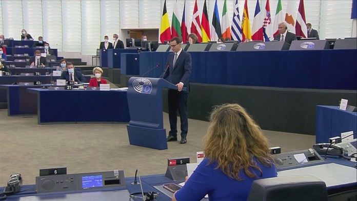 Mateusz Moravwieczky prišiel do Štrasburgu vysvetľovať verdikt, ktorý zatriasol základným kameňom 27-mičky.