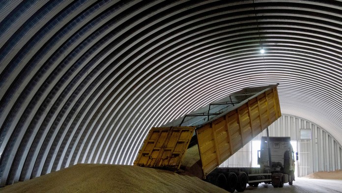 Ďalší sused Slovenska oznámil zákaz dovozu obilia a iných potravín z Ukrajiny