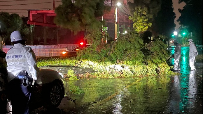 Tropická búrka zasiahla juhozápad Japonska.