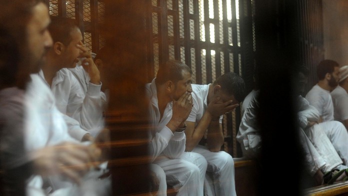 Pri výtržnostiach na futbale prišlo o život 74 ľudí. Zodpovední dostali trest smrti