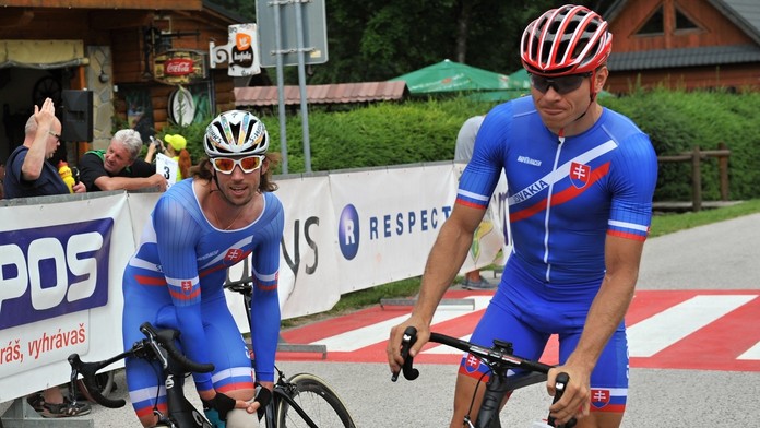 Na snímke sprava Ondrej Strečko a Jozef Metelka  počas Európskeho pohára v cyklistike zdravotne postihnutých športovcov.