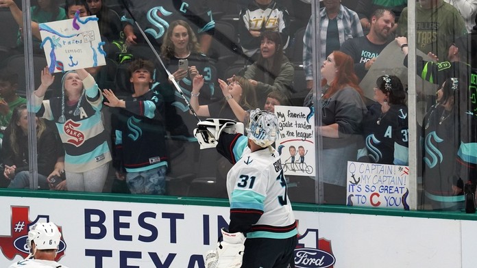 Pulz 180. Amatér pred desiatimi rokmi skončil s hokejom, v noci takmer musel debutovať v NHL