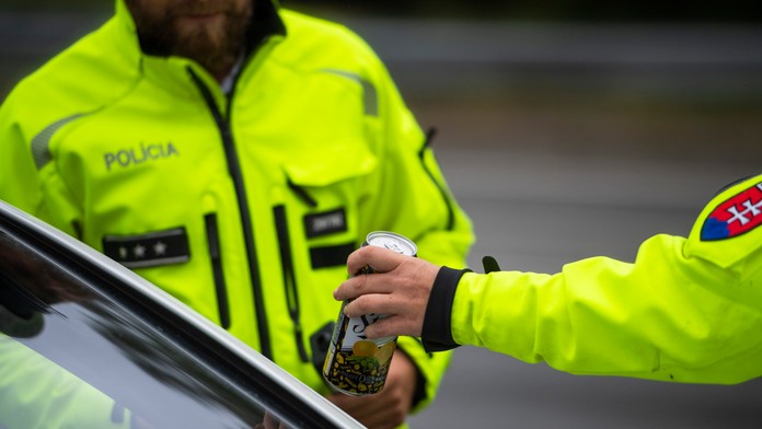 Vodič v Bardejove mal v dychu 3,6 promile. Spôsobil dopravnú nehodu