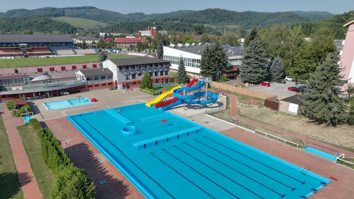 Hygienici uzavreli kúpalisko v Púchove. Dôvodom je nevyhovujúca kvalita vody v bazénoch