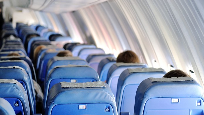 Žena porodila na palube lietadla (ilustračná fotografia)