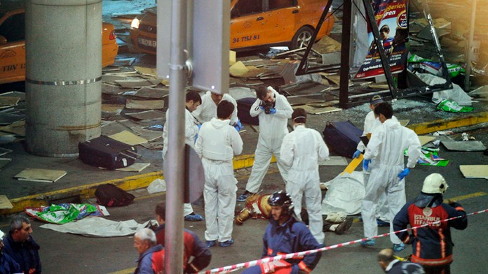 Útok na letisku v Turecku.