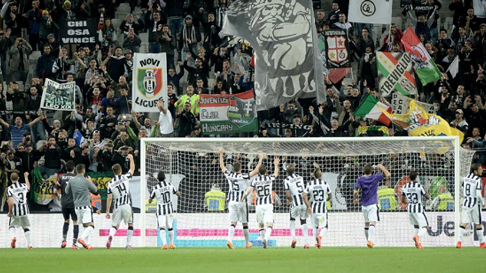 Juventus oslavuje víťazstvo.