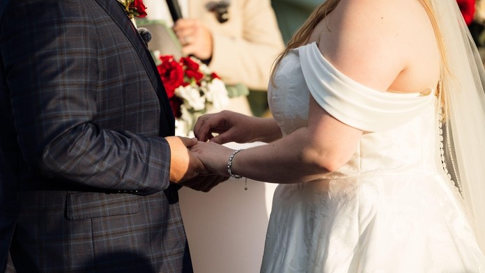 Prekvapivé zistenie vedcov: Spolužitie s novým partnerom prináša po päťdesiatke viac šťastia ako manželstvo