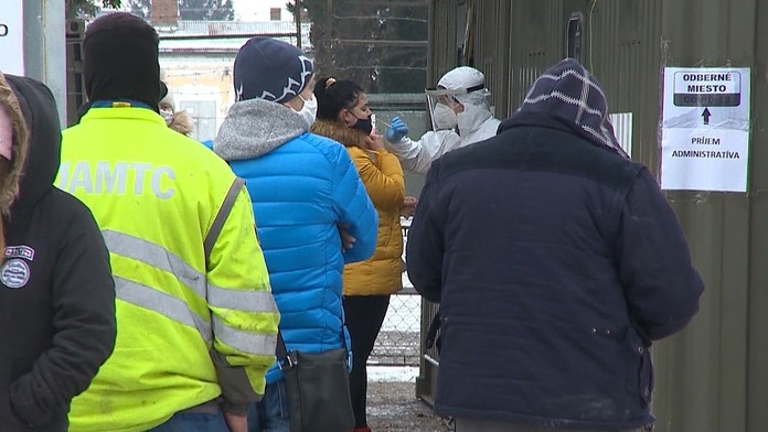 Karinka Qayumová a Jakub Švec ako Nina a Tobias