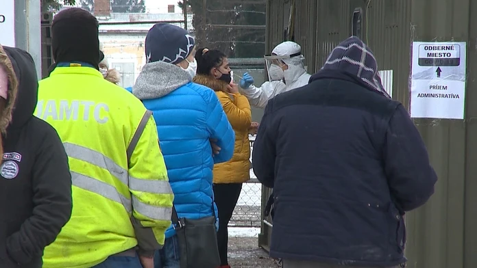 Karinka Qayumová a Jakub Švec ako Nina a Tobias