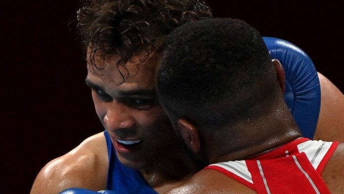 Marocký boxer Youness Baalla sa na OH v Tokiu zviditeľnil nešportovým správaním.