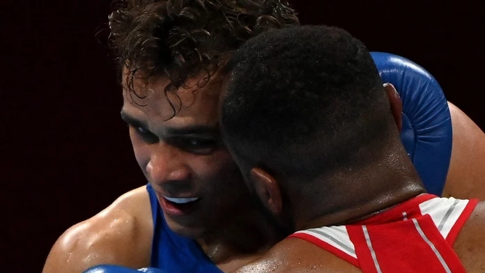 Marocký boxer Youness Baalla sa na OH v Tokiu zviditeľnil nešportovým správaním.