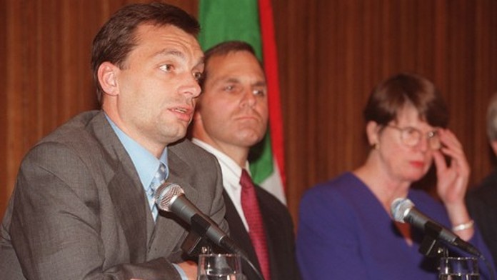 Nosili mu kufre plné peňazí. Orbán sa dostal k moci vďaka peniazom ruskej mafie, tvrdí člen maďarského podsvetia