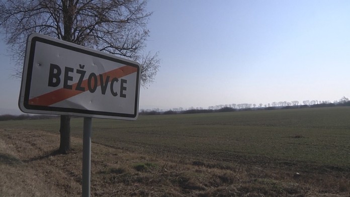 Ľudí na východe Slovenska znepokojil zvuk výbuchov. Ohrozuje ich neďaleké letisko v Užhorode?