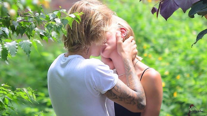 Justin Bieber je po mesiaci randenia zasnúbený. Toto je jeho vyvolená