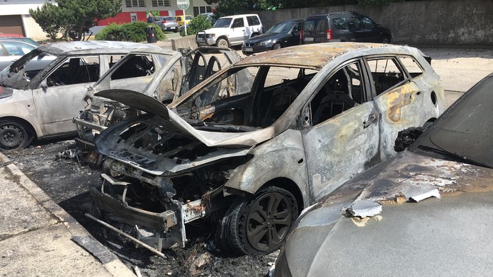 Zhorené autá v Bratislave.