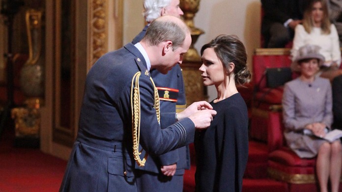 Victoria Beckham v Buckinghamskom paláci