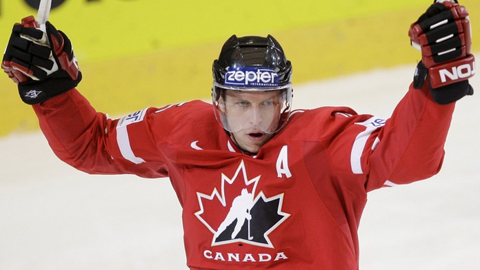 Kanadský útočník Dany Heatley na archívnej snímke.