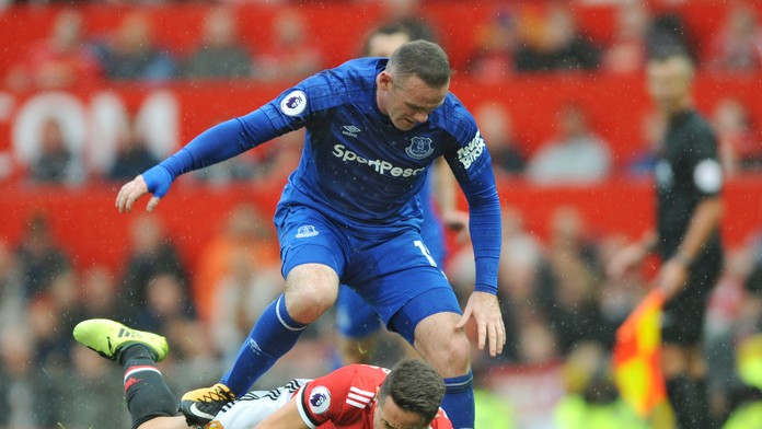 Ander Herrera a Wayne Rooney.